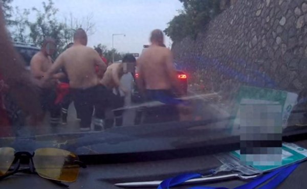 联富配资 男子称受雇搜救后遭其他救援队多人殴打 涉事救援队:已处分打人者