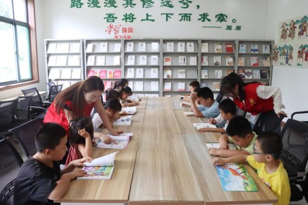 盛金证券 邹平市九户镇：非遗漆扇绘古韵 书香伴夏润童心